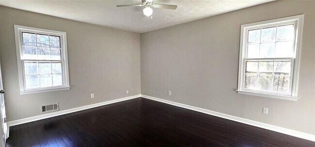 Building Photo - 1854 Oak Ridge Way NW