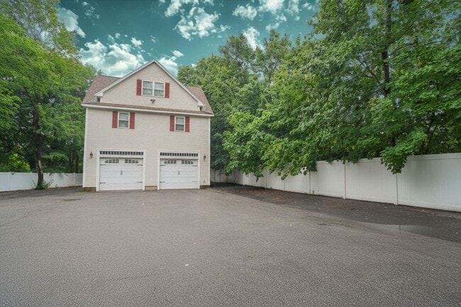 Building Photo - 48 Andover Rd