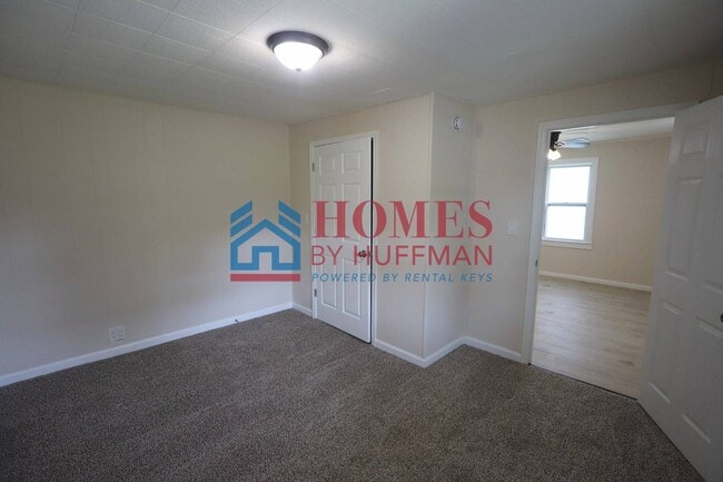 Building Photo - Two Bedroom House | Move in Ready
