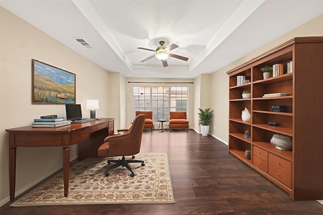 Building Photo - 6718 Meadowcrest Dr