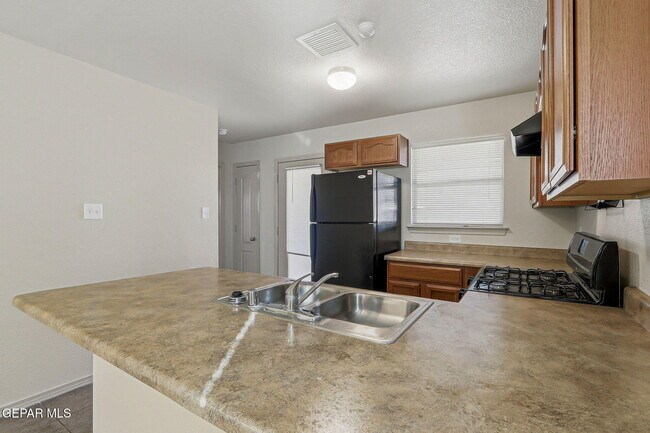 Building Photo - 2328 Honey Dew St