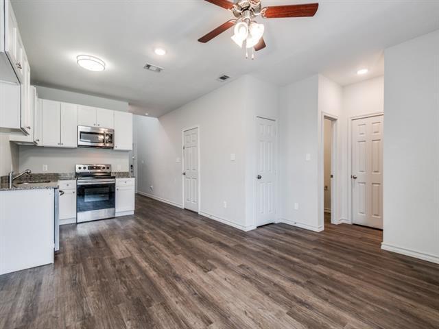 Building Photo - 1940 Melrose St