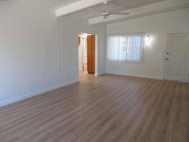 Building Photo - 10818 Paso Robles Ave