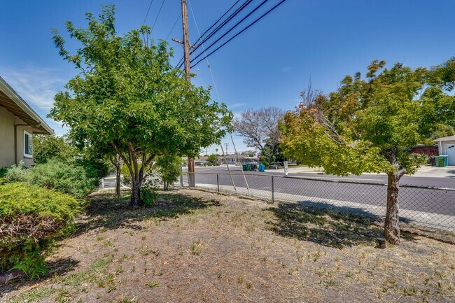 Building Photo - FOR RENT – Beautifully Updated 4 Bed / 3 Bath Home in Prime Santa Clara Location (NVIDIA)