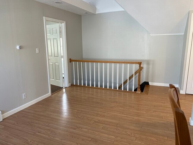 Building Photo - 21 Hawthorn Ave