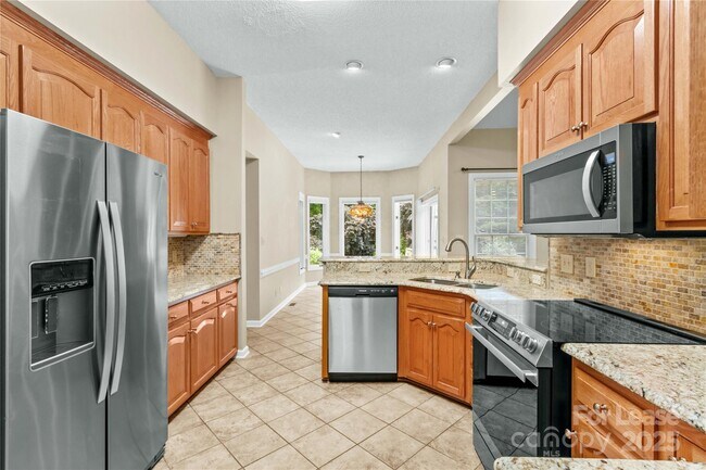 Building Photo - 4522 Long Cove Dr