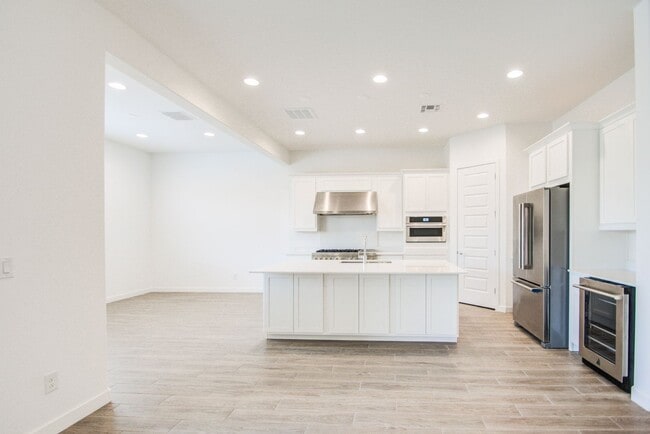 Building Photo - NEW 4 Bedroom home in Phoenix!