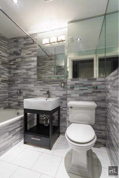 Building Photo - Avail; May 1 Upper Carnegie Hill adj/E. Harlem, Close to E.96th Q: E 100th St btw 2nd/1st Ave 4BR...