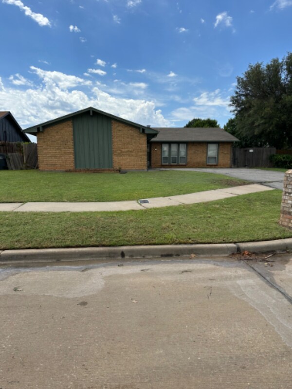 Primary Photo - 6711 SW Chaucer Dr
