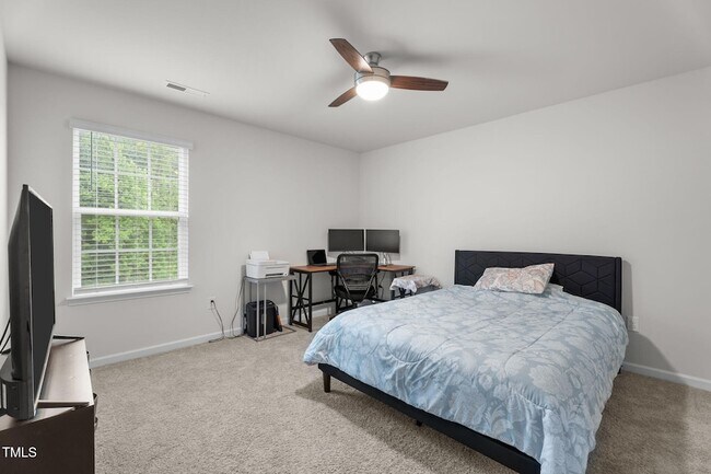 Building Photo - 132 Rockfall Wy