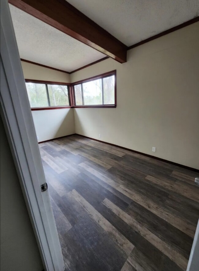 Building Photo - 57409 Brenchley Dr