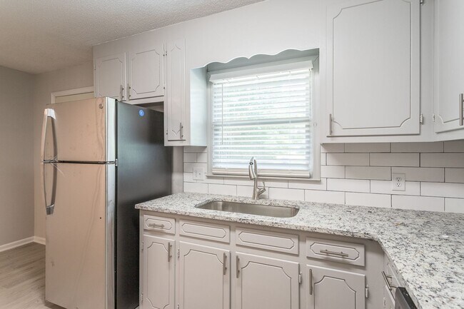 Building Photo - Welcome to Angier Townhomes