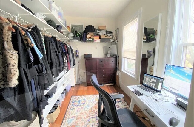 Building Photo - 6 Poplar Rd