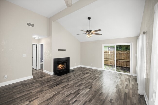 Building Photo - 3045 Yorktown Cir
