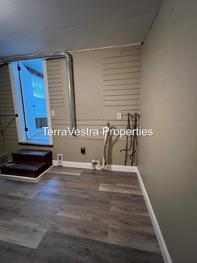 Building Photo - Great 3 Bed with a bonus room in Salem! Eligible for $500 Security Deposit.