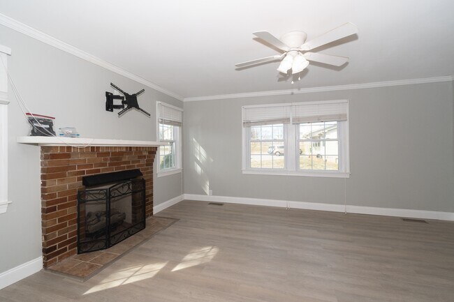 Building Photo - 412 Keeble St