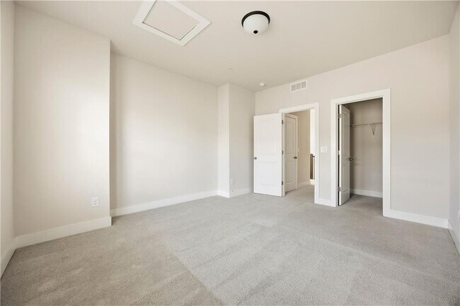 Building Photo - 1222 Westshore Dr