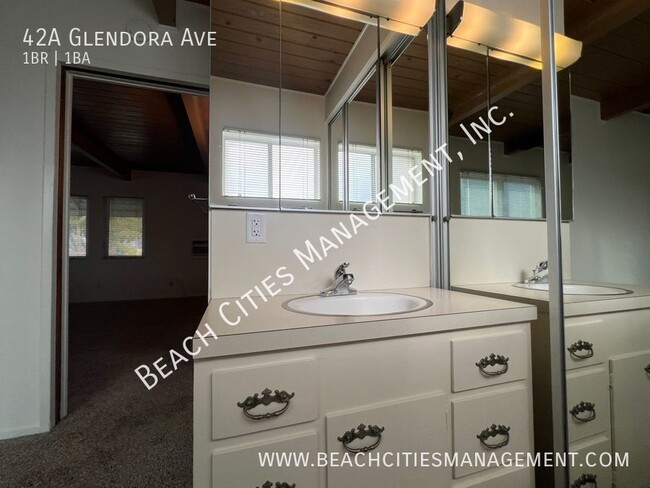 Building Photo - Amazing 1 Bedroom 1 Bath Triplex steps fro...