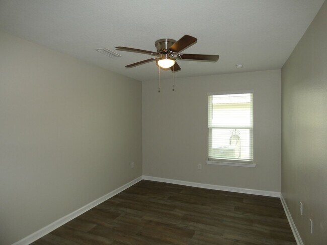 Building Photo - Modern 3-Bedroom Home - Cambria