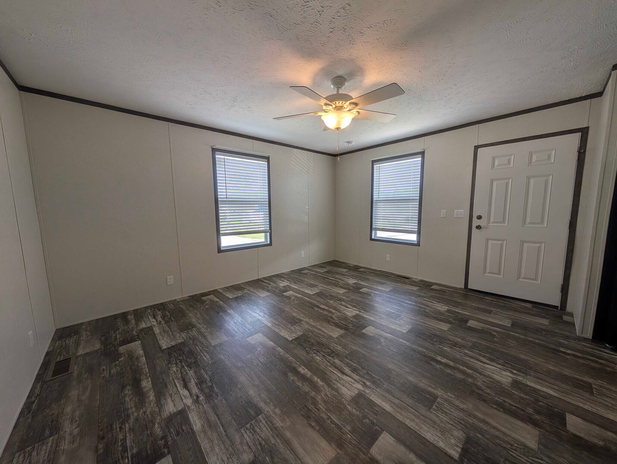 Building Photo - 38055 Leverette Ave