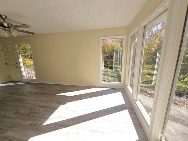 Building Photo - 609 Memorial Dr Ext