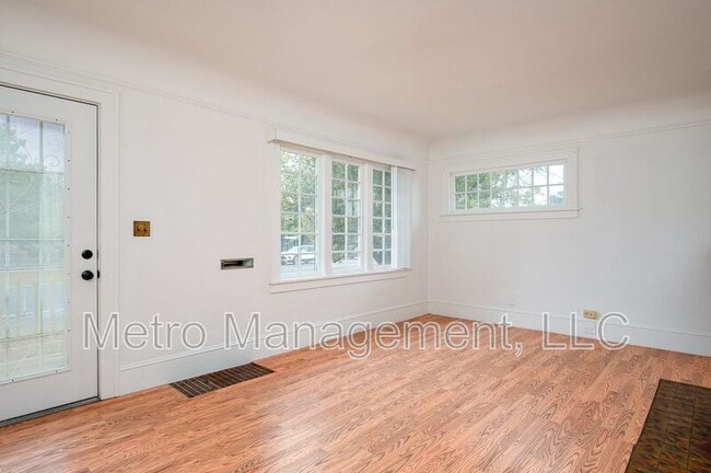 Building Photo - 1415 N Rosa Parks Way