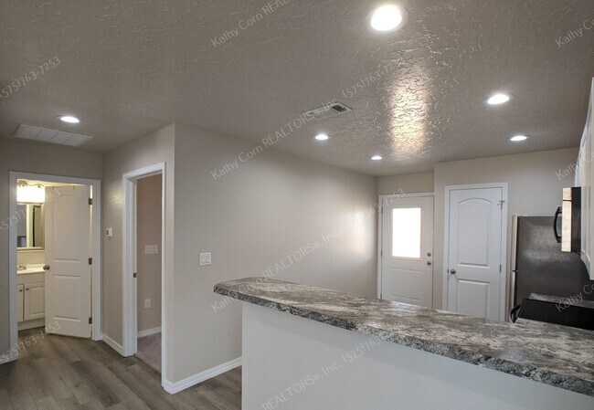 Building Photo - 2031 Janeway St
