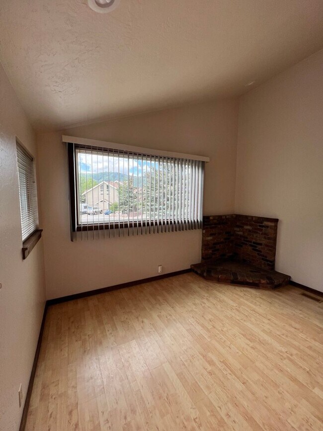 Building Photo - Prospector Townhome