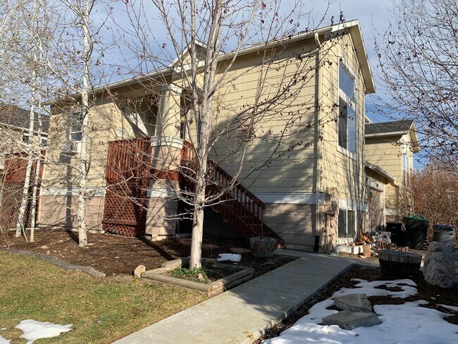Building Photo - Spacious Rowhouse on Cul-de-sac in SW Longmont for Lease!