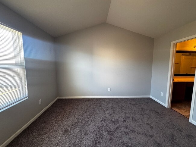 Building Photo - 3921 Village Park Ct