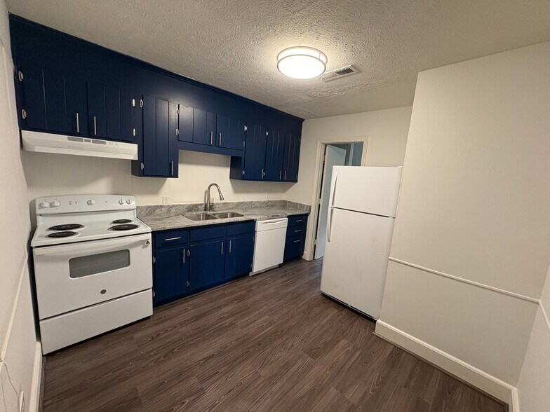 Kitchen - 481 Midgett Farm Rd