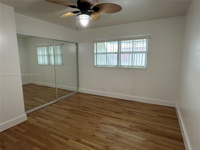 Building Photo - 6707 N Kendall Dr