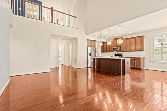 Building Photo - 1112 Saxton Dr