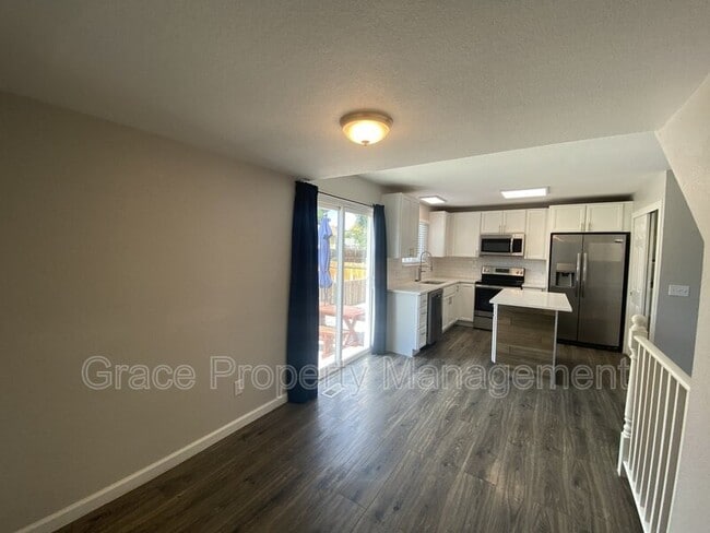 Building Photo - 9371 Bellaire Dr