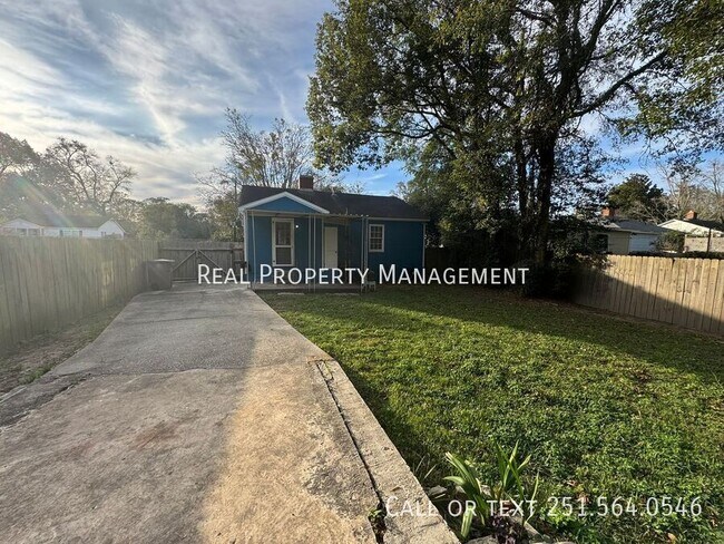 Building Photo - 207 Pinehill Dr