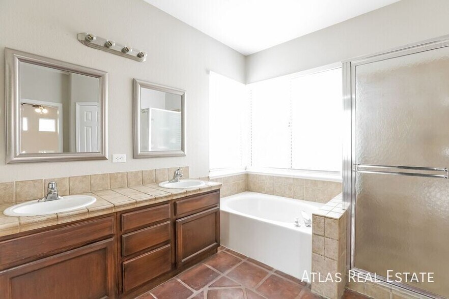 Building Photo - 2213 Warm Walnut Dr