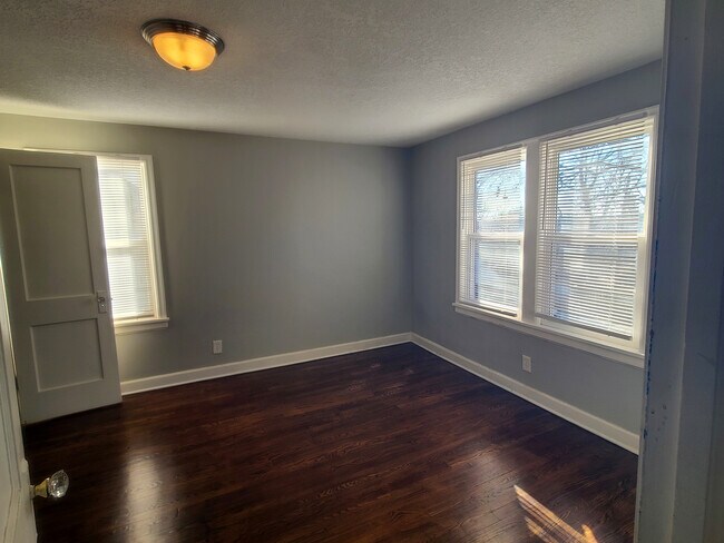 Building Photo - 5830 Paseo Blvd