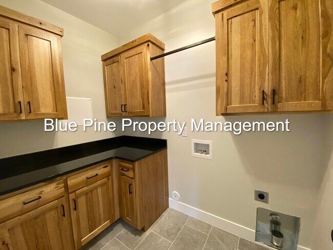 Building Photo - 1104 Cypress Loop