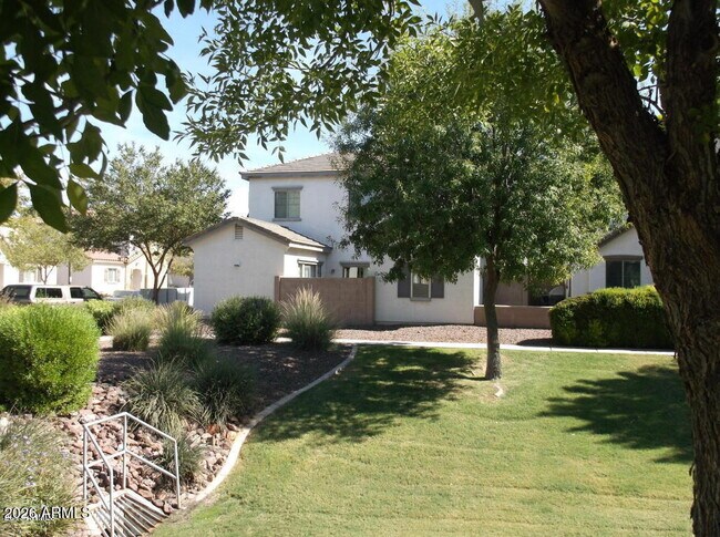 Building Photo - 4698 E Laurel Ave