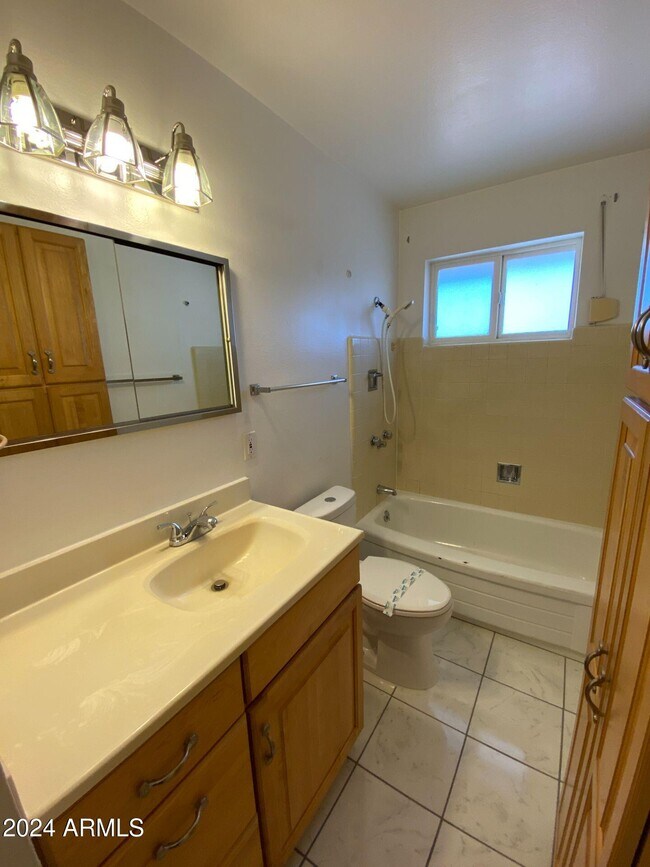 Building Photo - 10651 W Connecticut Ave