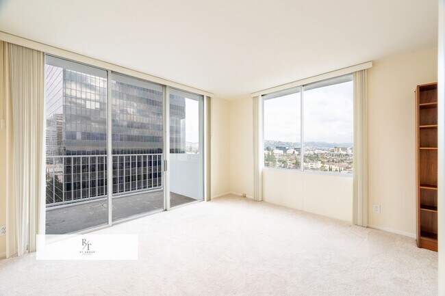 Building Photo - Modern 2-Bedroom Condo with Premium Amenities in Los Angeles