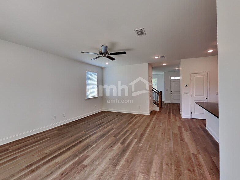 Building Photo - 35 Pecan Dr