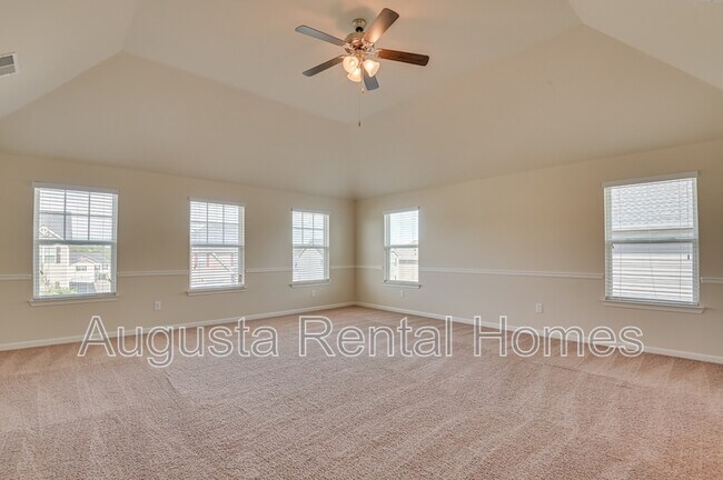 Building Photo - 5014 Vine Ln