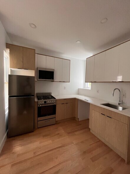Primary Photo - 151 Williams Ave