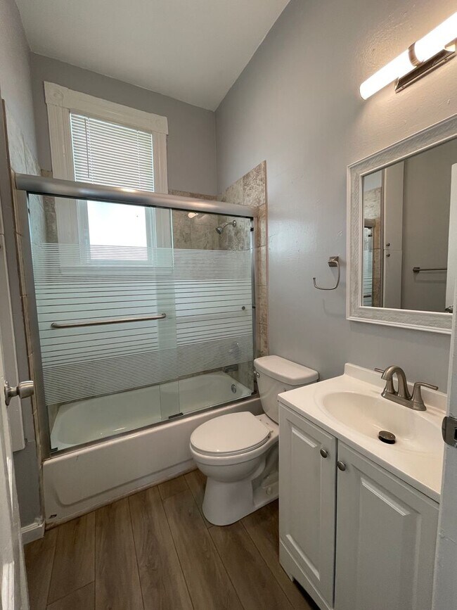 Building Photo - 00812