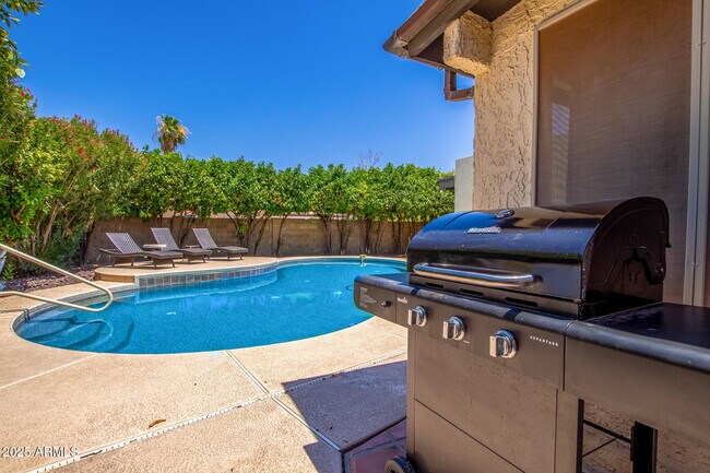 Building Photo - 2118 E Pebble Beach Dr