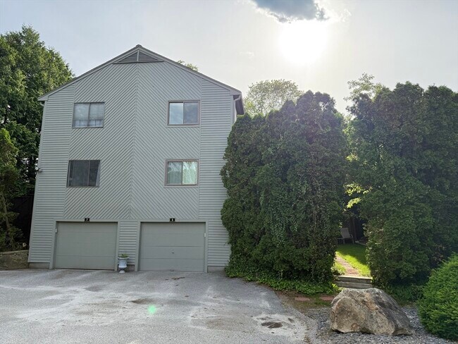 Building Photo - 5 Leland Farm Rd