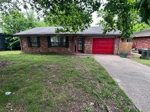 Building Photo - 3-Bedroom 2-Bathroom House in Fayetteville Near Fiesta Square!