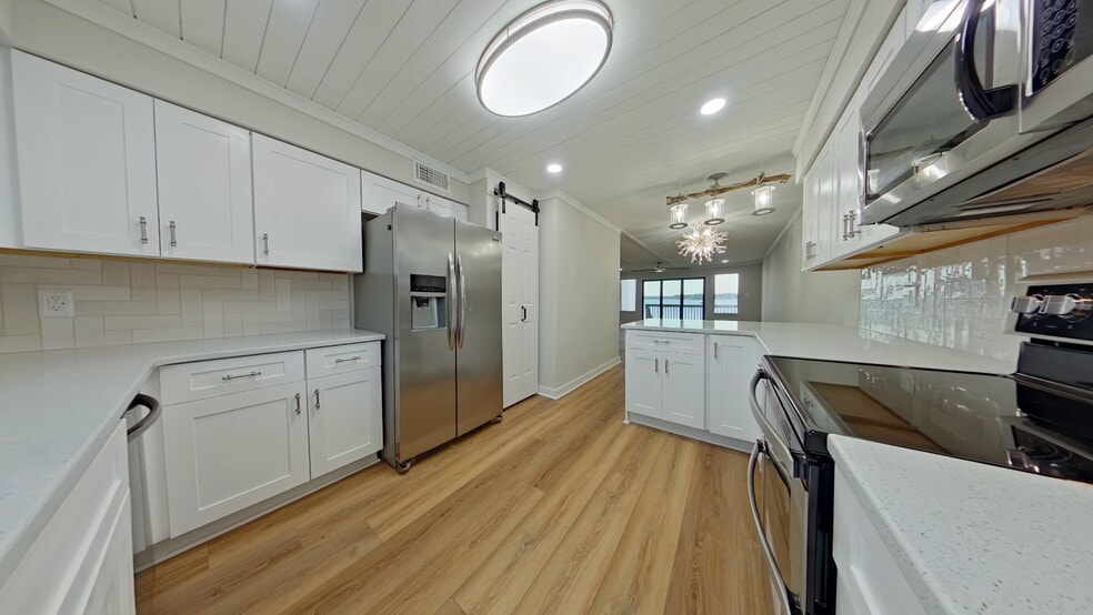 Building Photo - 810 Eglin Pky NE