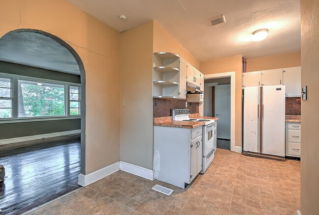 Building Photo - 6456 Blue Springs Pkwy